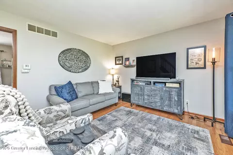 Living - 2658 E Gresham Hwy, Charlotte, MI 48813 photo 2 of 3