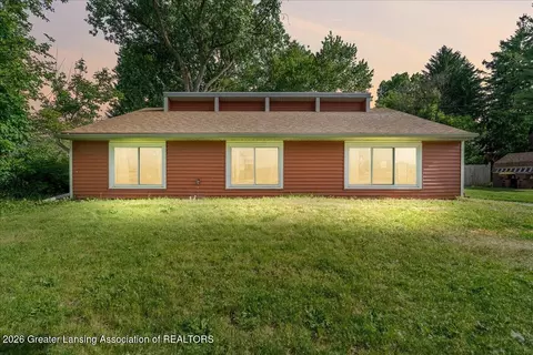 921 E Columbia St, Mason, MI 48854