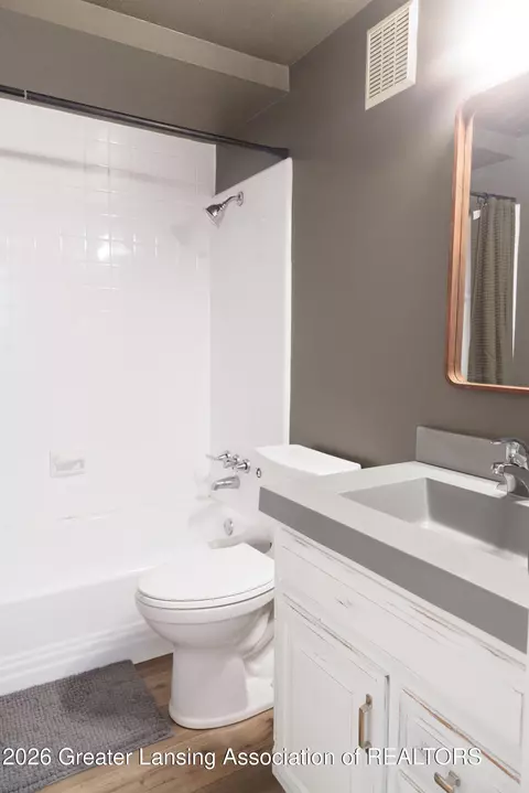 Bath - 6232 Chieho Dr, Lansing, MI 48917 photo 2 of 6