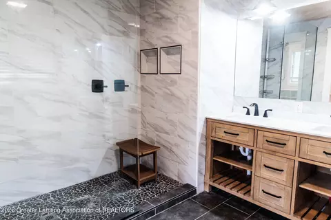 Bath - 6232 Chieho Dr, Lansing, MI 48917 photo 3 of 6