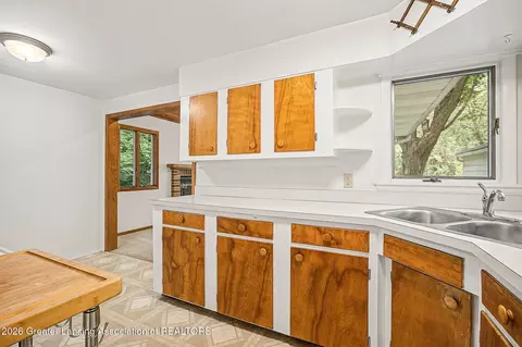 Kitchen - 4675 Van Atta Rd, Okemos, MI 48864 photo 5 of 6