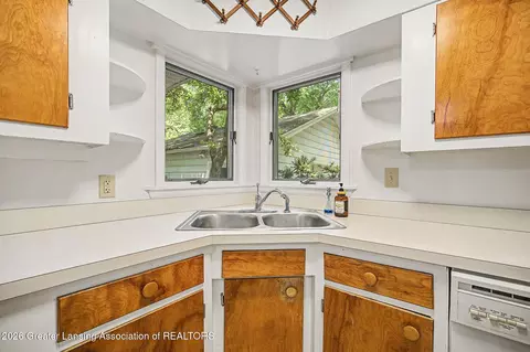 Kitchen - 4675 Van Atta Rd, Okemos, MI 48864 photo 4 of 6