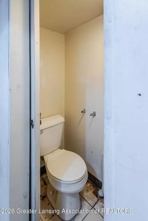 Bath - 1433 Bailey St, Lansing, MI 48910 photo 5 of 5