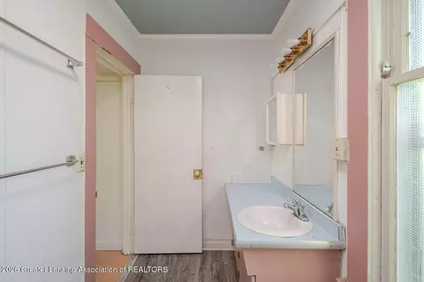 Bath - 1433 Bailey St, Lansing, MI 48910 photo 3 of 5