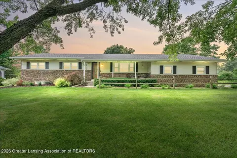 11365 Flintrock Dr, Grand Ledge, MI 48837