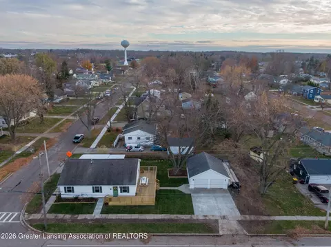 220 Edwards St, Grand Ledge, MI 48837