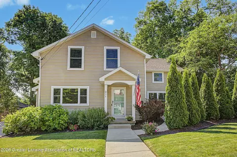 211 Russell St, Grand Ledge, MI 48837