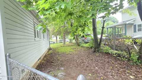 Exterior - 1220 Whyte St, Lansing, MI 48906 photo 4 of 5