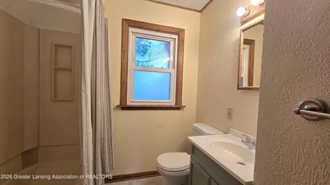 Bath - 1220 Whyte St, Lansing, MI 48906 photo 1 of 1