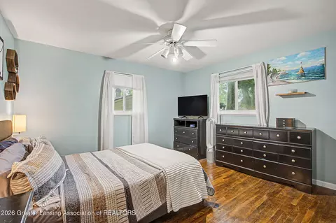 Bedroom - 2414 Leon Ave, Lansing, MI 48906 photo 5 of 8