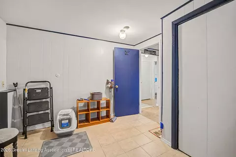 Entry Way - 2414 Leon Ave, Lansing, MI 48906 photo 4 of 4