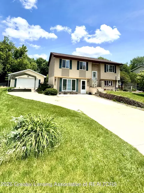 2610 Renfrew Way, Lansing, MI 48911