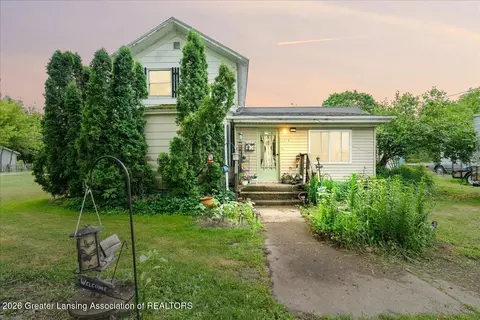 215 W Fulton Ave, Pompeii, MI 48874