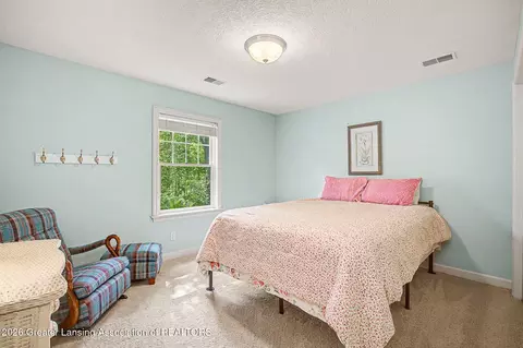 Bedroom - 13201 Watercrest Dr, Dewitt, MI 48820 photo 5 of 8