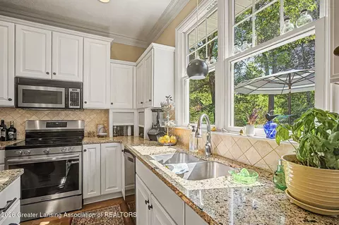 Kitchen - 13201 Watercrest Dr, Dewitt, MI 48820 photo 5 of 5