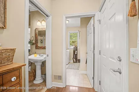 Entry Way - 13201 Watercrest Dr, Dewitt, MI 48820 photo 3 of 4