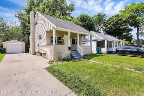 843 Comfort St, Lansing, MI 48915
