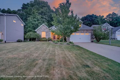 2040 Arbor Meadows Dr, Dewitt, MI 48820