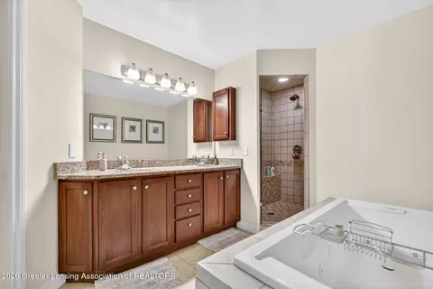 Bath - 2040 Arbor Meadows Dr, Dewitt, MI 48820 photo 2 of 5