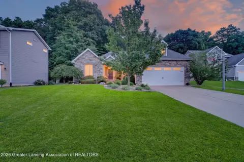 2040 Arbor Meadows Dr, Dewitt, MI 48820