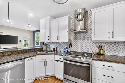 Kitchen - 2040 Arbor Meadows Dr, Dewitt, MI 48820 photo 2 of 3