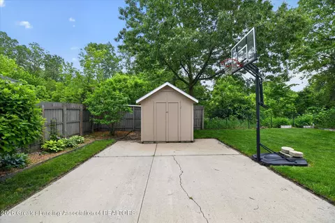 Exterior - 421 White Oak Dr, Perry, MI 48872 photo 11 of 12
