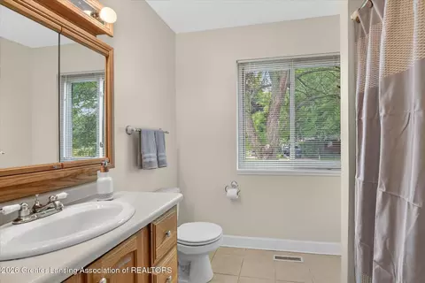 Bath - 421 White Oak Dr, Perry, MI 48872 photo 1 of 2