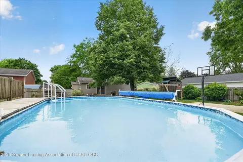 Exterior - 421 White Oak Dr, Perry, MI 48872 photo 10 of 12