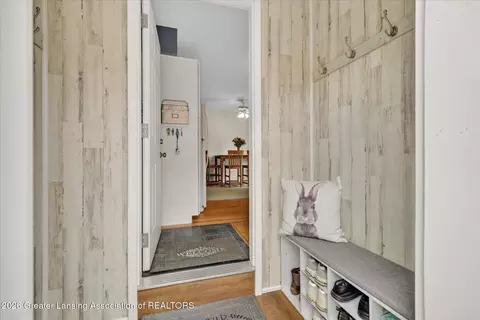 Entry Way - 421 White Oak Dr, Perry, MI 48872 photo 4 of 5
