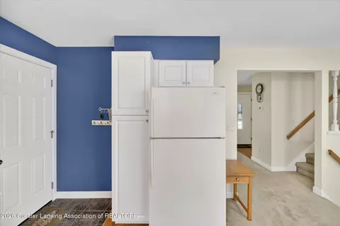 Entry Way - 421 White Oak Dr, Perry, MI 48872 photo 2 of 5