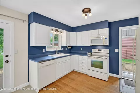 Kitchen - 421 White Oak Dr, Perry, MI 48872 photo 3 of 3