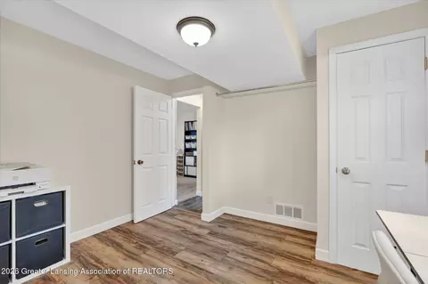 Entry Way - 421 White Oak Dr, Perry, MI 48872 photo 5 of 5
