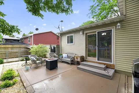 Exterior - 421 White Oak Dr, Perry, MI 48872 photo 5 of 12
