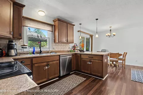 Kitchen - 13337 Tucker Dr, Dewitt, MI 48820 photo 1 of 2