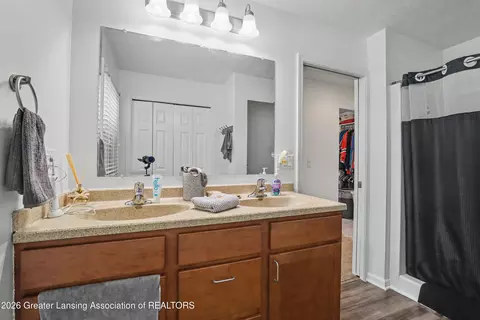 Bath - 13337 Tucker Dr, Dewitt, MI 48820 photo 1 of 3