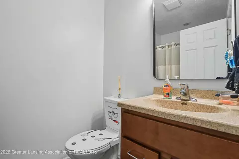 Bath - 13337 Tucker Dr, Dewitt, MI 48820 photo 2 of 3