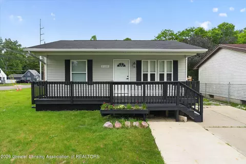 5105 Hughes Rd, Lansing, MI 48911