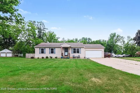 6820 Delta River Dr, Lansing, MI 48906