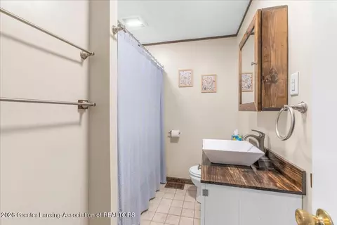 Bath - 2052 Phillips Ave, Holt, MI 48842 photo 1 of 1