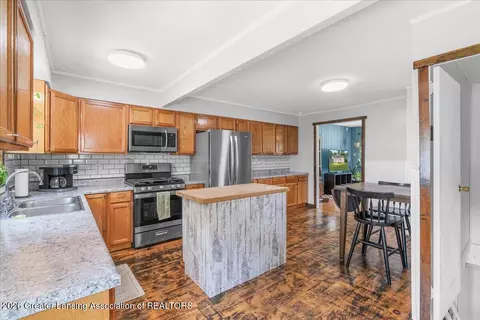 Kitchen - 2052 Phillips Ave, Holt, MI 48842 photo 2 of 3