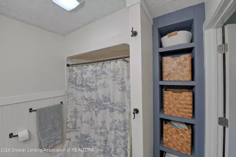Bath - 8405 Goodwin Rd, Lyons, MI 48851 photo 2 of 2