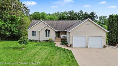 1035 Last Resort Dr, Stockbridge, MI 49285