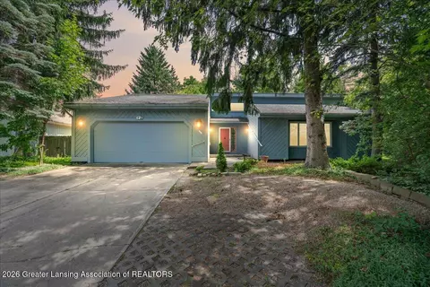 928 Whittier Dr, East Lansing, MI 48823