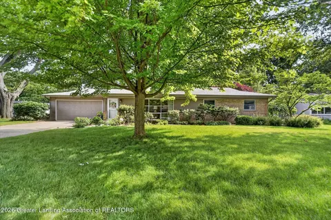 2401 Shawnee Trl, Okemos, MI 48864