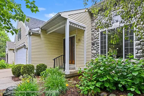 12717 Houghton Dr, Dewitt, MI 48820