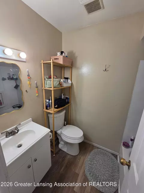 Bath - 737 E Gier St, Lansing, MI 48906 photo 1 of 1