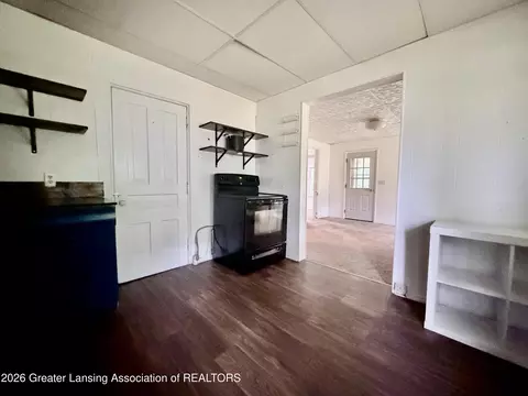 Entry Way - 126 E 1st St, Perry, MI 48872 photo 2 of 3