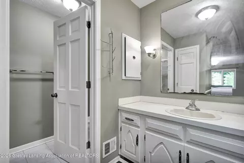 Bath - 3890 Sheldrake Ave, Okemos, MI 48864 photo 3 of 4