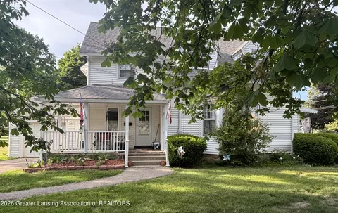 903 N Chipman St, Owosso, MI 48867