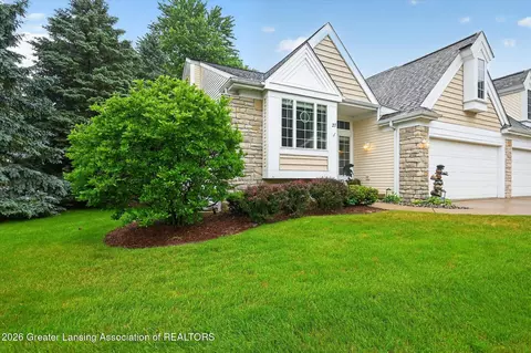 27 Aviemore Dr, Mason, MI 48854